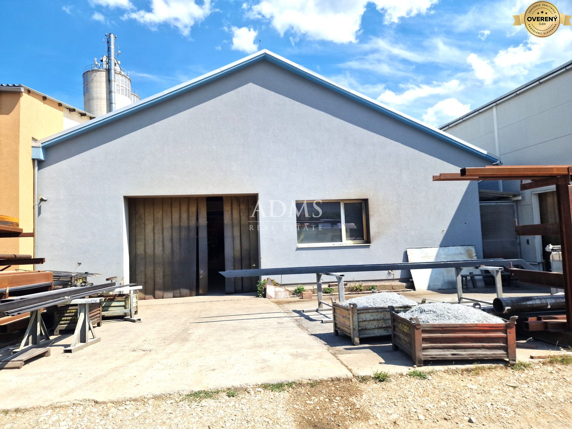 Predná časť výrobnej haly.jpg